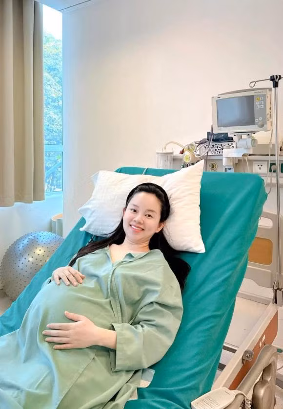 Từng có mối tình ồn ào với "nam thần bóng đá" Mạc Hồng Quân, Ly Kute từng tố nam cầu thủ bỏ rơi cô lúc đang mang thai, cư xử thiếu trách nhiệm. Sau một thời gian bị đả kích bởi chuyện tình cũ, Ly Kute đã gạt bỏ được quá khứ để có tình yêu mới. Cô kết hôn với Ngọc Sơn vào năm 2023.