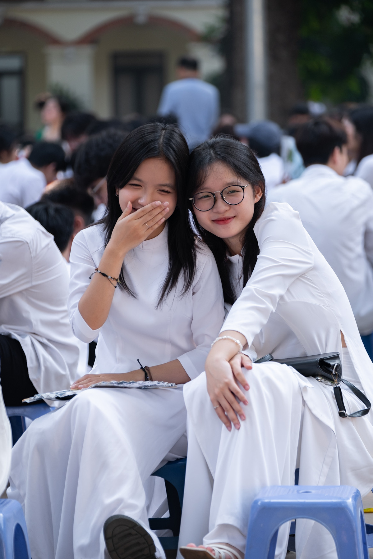 Nụ cười dễ thương của cặp đôi bạn thân đốn tim người đối diện. (Ảnh: Lữ Phụng Tiên)