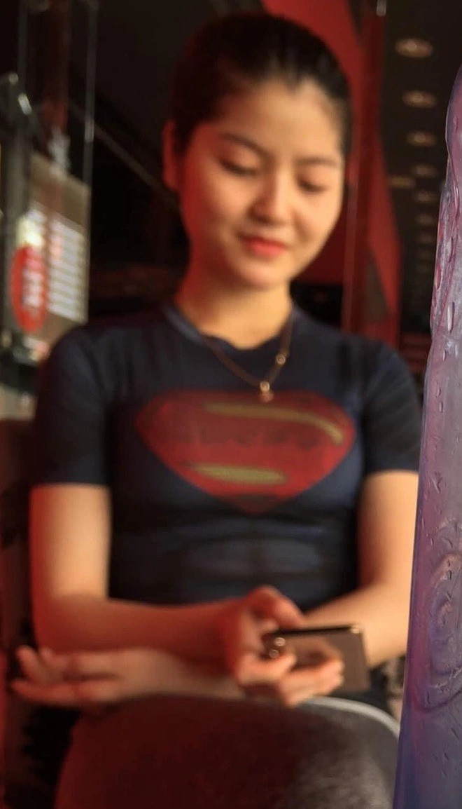 Phong cách ăn mặc càng khiến cho cô nàng thêm phần đứng tuổi. (Ảnh: Internet)