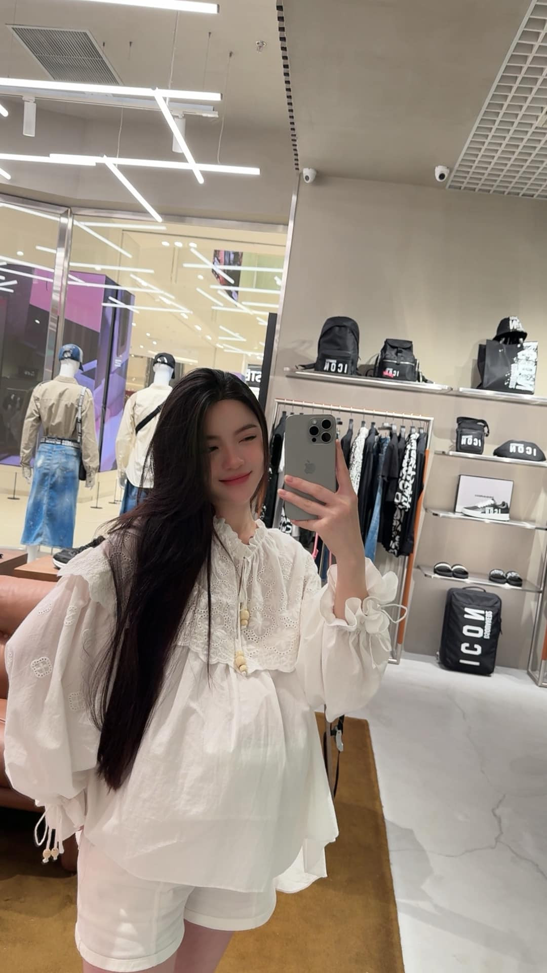 Trước đây, Chu Thanh Huyền từng vướng vào nghi vấn phẫu thuật thẩm mỹ. So sánh với những hình ảnh trước, có thể thấy rõ nhan sắc cô nàng có sự thăng hạng rõ rệt. (Ảnh: FBNV)