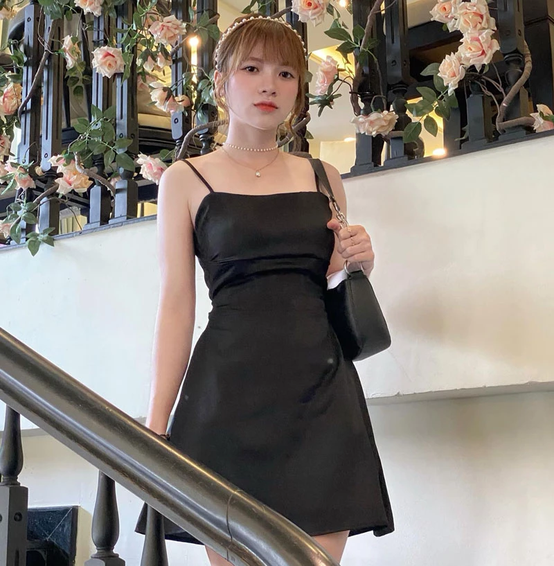 Dù không cần ăn diện quá cầu kì, Thu Hằng cũng có thể thu hút mọi ánh nhìn.