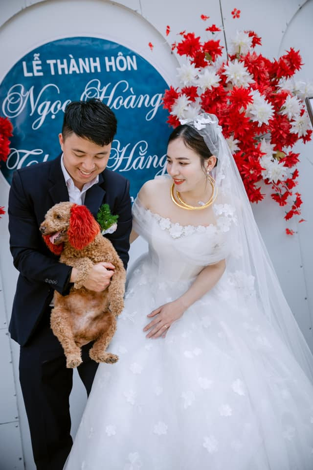 "Nhuộm tóc, làm đẹp để có tấm hình thật chất ngày cưới".