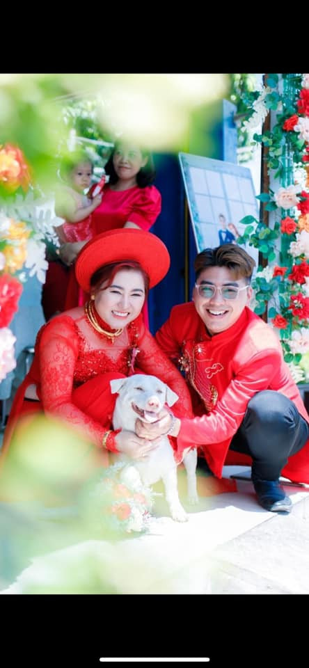 "Nhìn vào máy ảnh và cười thật tươi nhé".