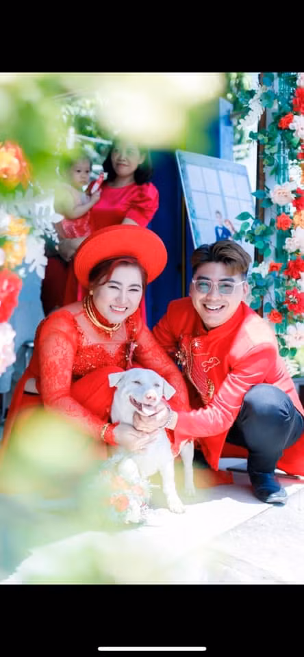 "Nhìn vào máy ảnh và cười thật tươi nhé".