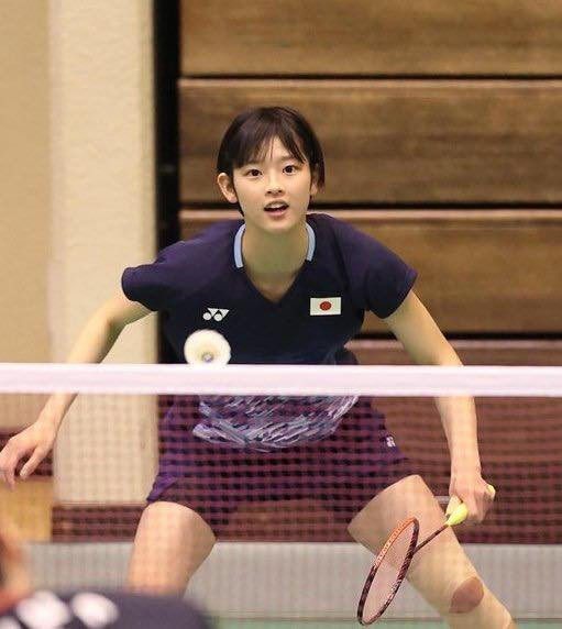 Chẳng cần phấn son cầu kỳ khi ra sân thi đấu, cô nàng vẫn sáng bừng trong mọi khoảnh khắc.