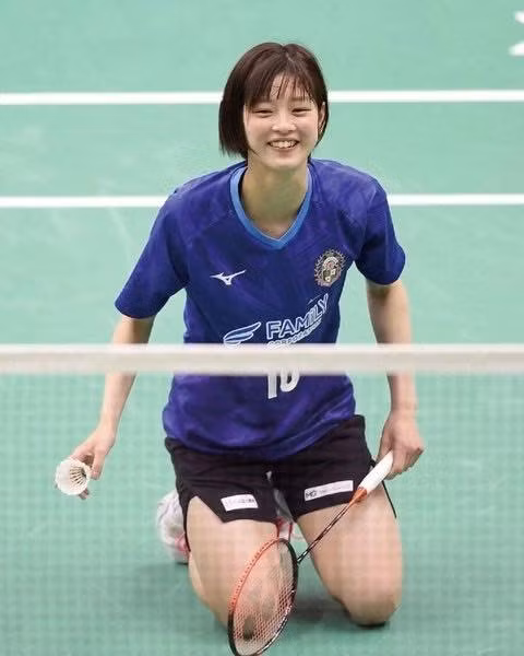 Sở hữu ngoại hình xinh đẹp, Taguchi Maya cũng sở hữu sự nghiệp ấn tượng. Cô hiện là đương kim vô địch giải cầu lông trẻ thế giới.