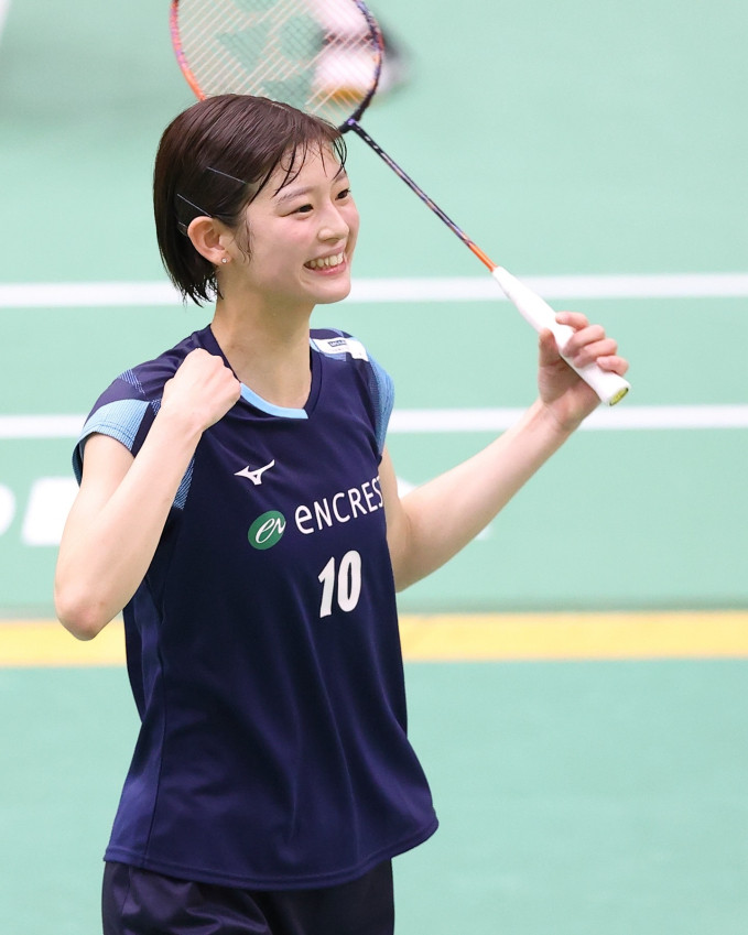 Thời gian gần đây, Taguchi Maya còn thường xuyên được cư dân mạng so sánh với nữ idol Hanni của nhóm nhạc K-pop NewJeans, bởi cả hai có nụ cười khá giống nhau.