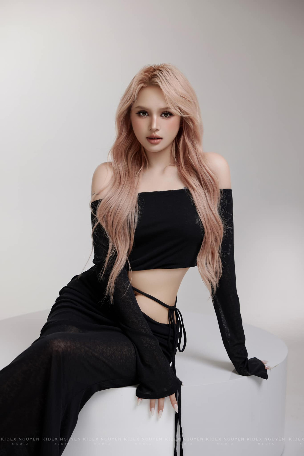 So với trước đây, cô nàng ngày càng quyến rũ, gợi cảm và trưởng thành hơn.