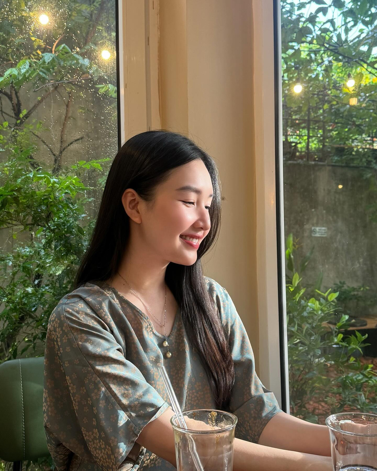 Người đẹp vẫn giữ được phong độ nhan sắc, ghi điểm với phong cách thanh khiết, thuần Việt đúng chuẩn con gái Huế.