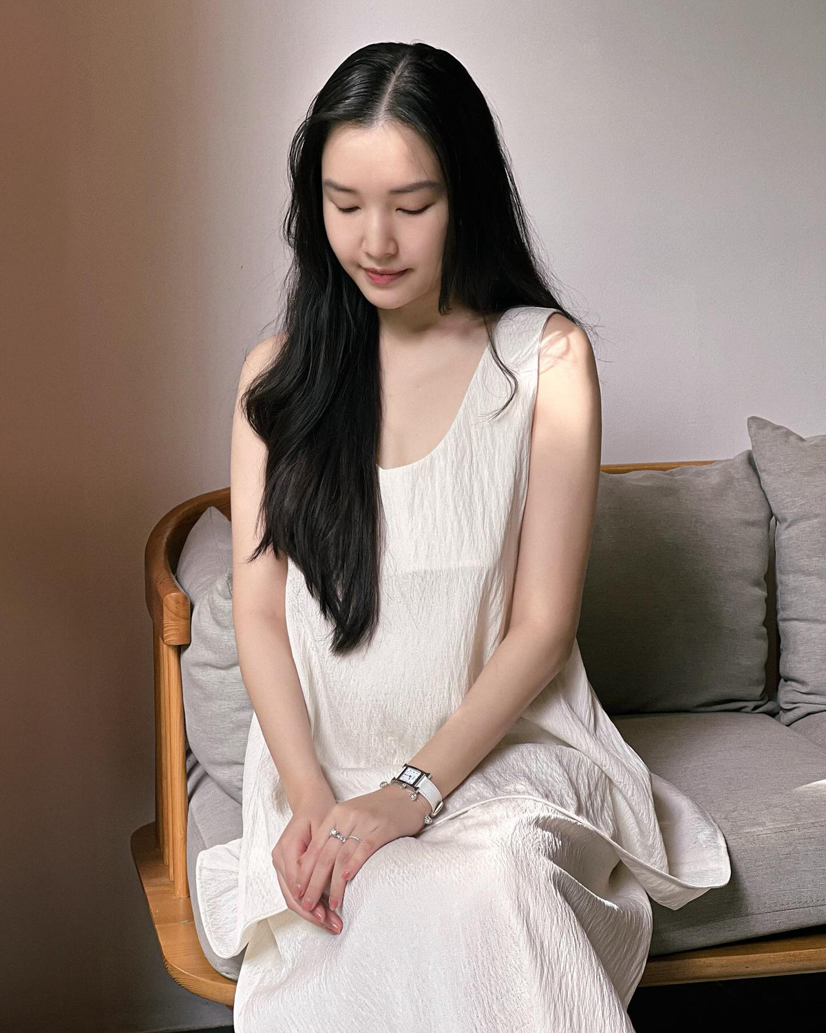 Trong những bức ảnh thường nhật, người ta vẫn thấy Ngọc Trân xuất hiện với thần thái nhẹ nhàng, thanh tao của người con gái cố đô.