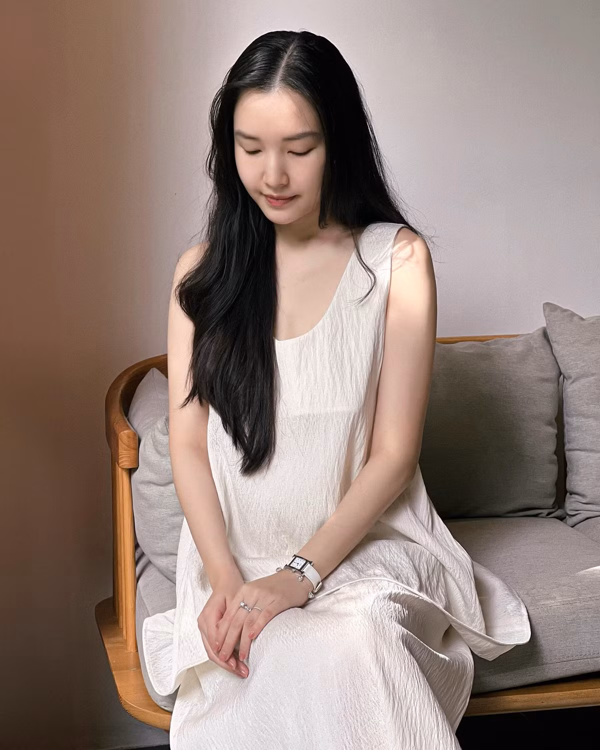 Trong những bức ảnh thường nhật, người ta vẫn thấy Ngọc Trân xuất hiện với thần thái nhẹ nhàng, thanh tao của người con gái cố đô.