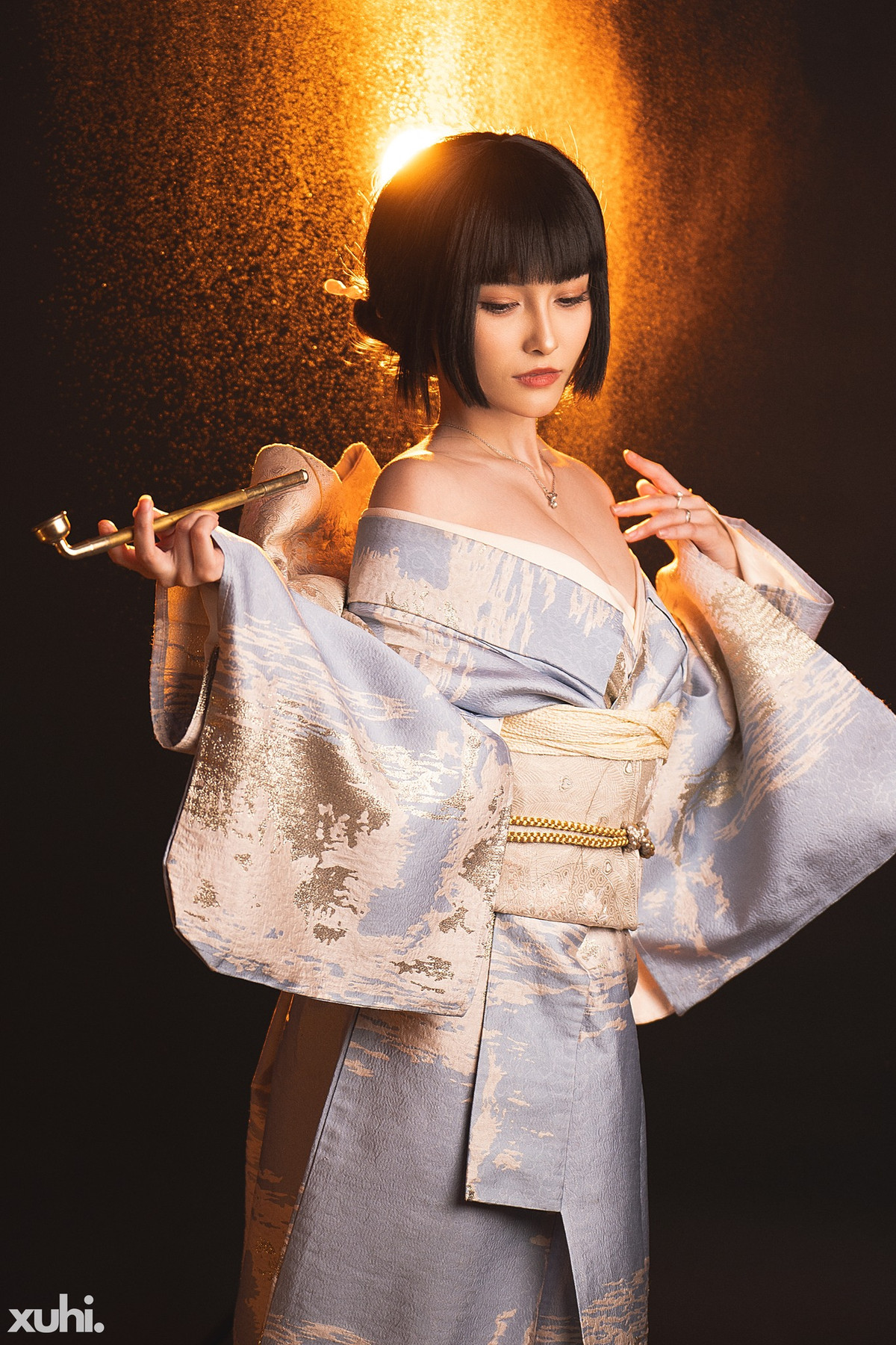 Cô làm người hâm mộ phải mê mẩn khi mạnh dạn buông lơi vai áo, khoe vẻ đẹp gợi cảm nhưng vẫn giữ được nét tinh tế, duyên dáng.