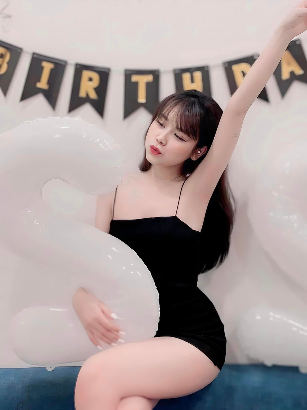 Được biết, cô gái có cái tên như vậy bắt nguồn từ lời ước hẹn của bố mình và và bác bạn thân hồi trẻ. Theo đó ai lấy vợ, sinh con gái trước sẽ đặt tên con theo loài hoa gạo. Mà loài hoa này còn được người Tây Nguyên là hoa Pơ-lang. Vì thế khi có con gái đầu lòng, người bố quyết định đặt tên con là Triệu Plan theo như hẹn ước năm xưa