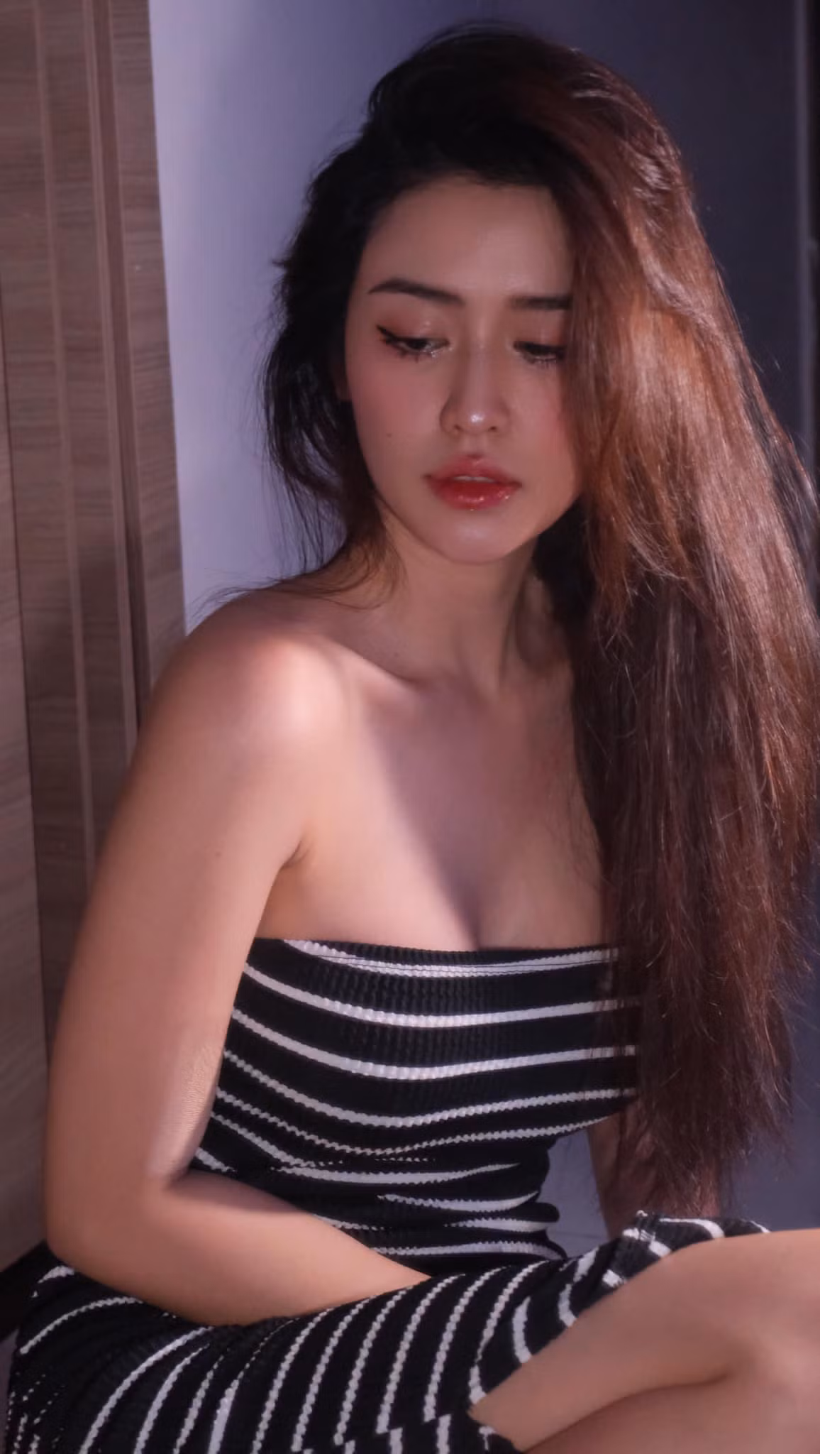 Nước da trắng cùng hình thể chuẩn giúp Quyên Qui "cân đẹp" nhiều thiết kế khác nhau. (Ảnh: FBNV)