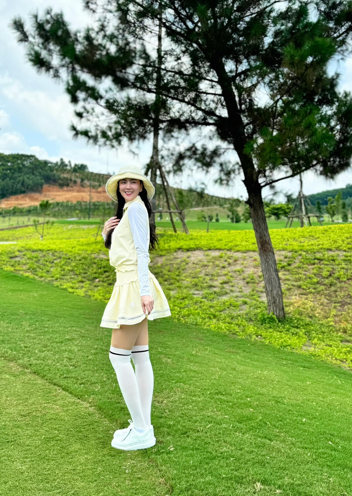 Ở tuổi U40, Mai Ngọc hiện tại có cuộc sống sang chảnh, cô chơi những bộ môn thể thao "nhà giàu" như golf để có vóc dáng khỏe khoắn.