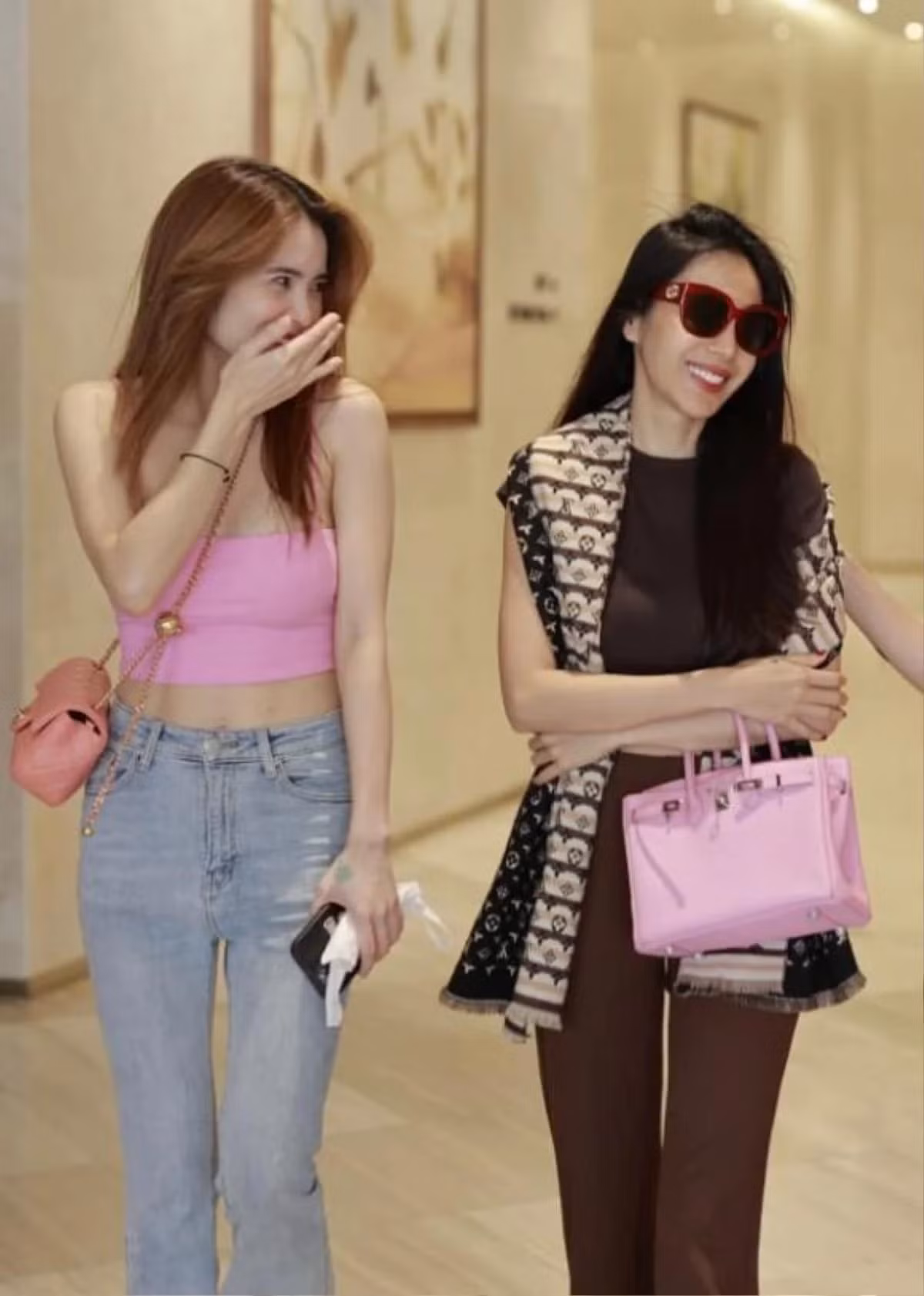 Lê Khánh Chi được biết có mối quan hệ thân thiết với chị dâu.