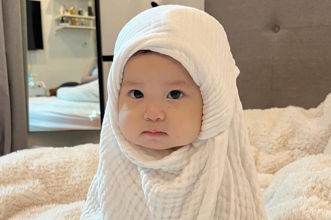 Thậm chí nhiều người còn tao video loop (1 đoạn video lặp đi lặp lại) điệp khúc "trời ơi" của bé Pam để cài làm báo thức, nhạc chuông.