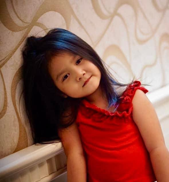 Mới đây, nhân sip sinh nhật lần thứ 6 của con gái, Mạnh Trường đã đăng tải lại hình ảnh ngày bé và hiện tại của nhóc tì đầu lòng. Nhìn ngoại hình bụ bẫm, đáng yêu của bé Chip ngày bé, nhiều người đã phải xuýt xoa "cô bé này xinh đẹp từ trong trứng nước".