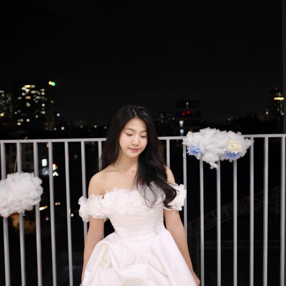 Kể từ khi bước sang tuổi thiếu nữ, con gái Mạnh Trường đã biết làm điệu và luôn gây chú ý mỗi lần xuất hiện trên trang cá nhân của bố.