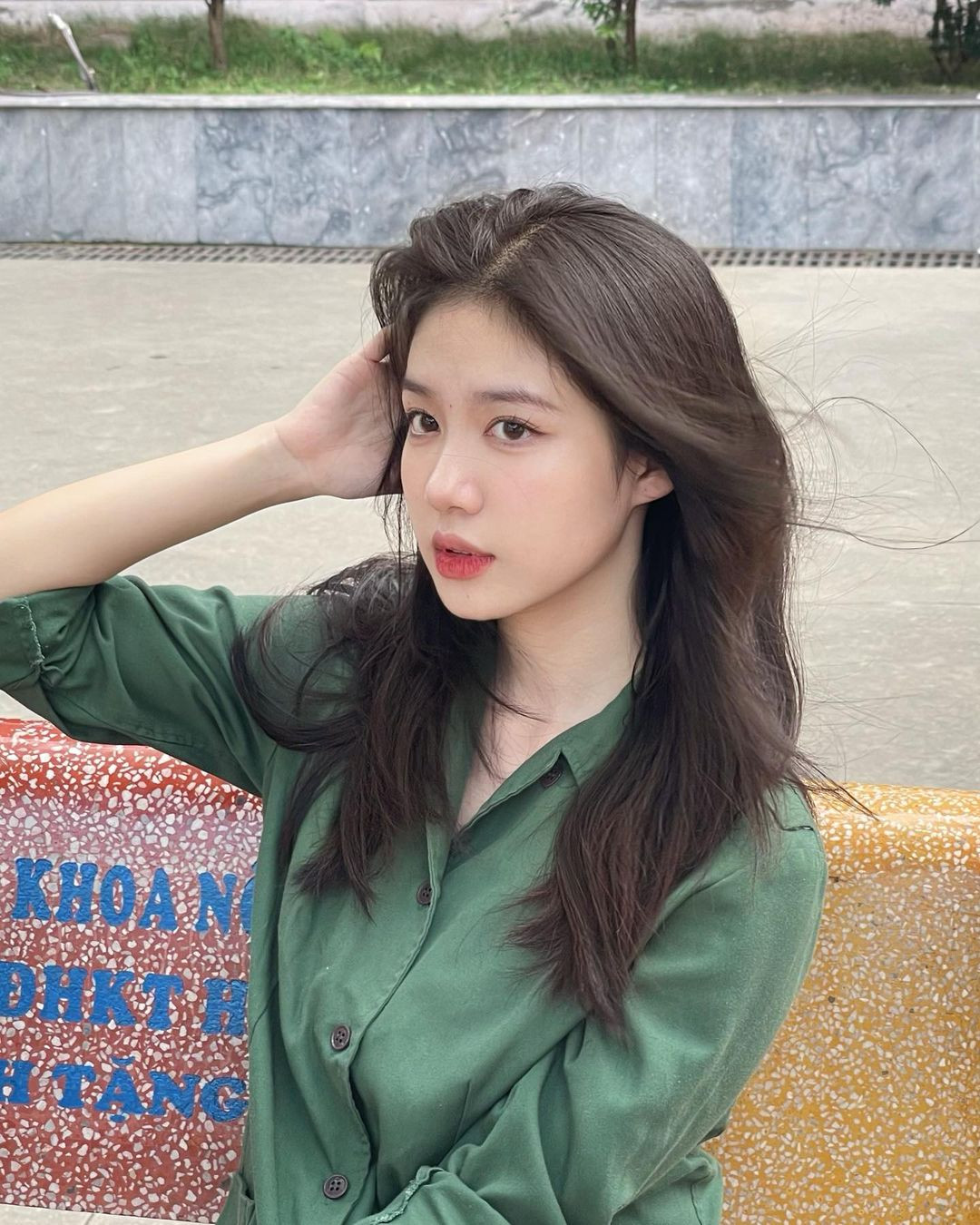 Ánh Nguyệt từng nổi đình nổi đám MXH với loạt ảnh tỏng màu áo quân sự.