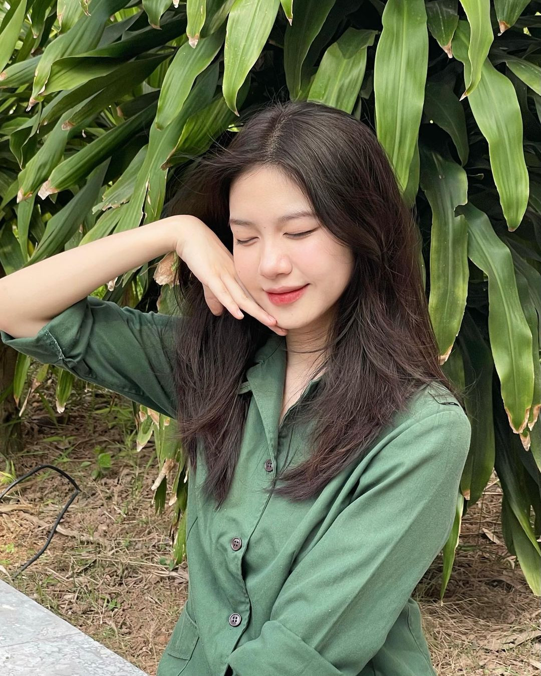 Ảnh chụp góc nghiêng cuốn hút của Ánh Nguyệt cũng được mọi người nhiệt tình "thả tim" và dành nhiều lời khen "có cánh".