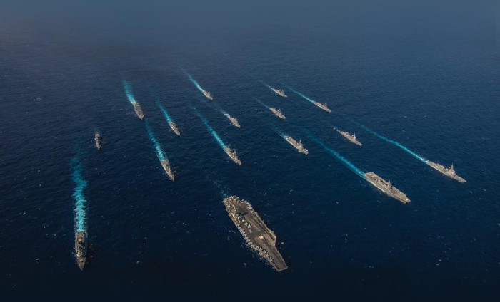 Hai nhóm chuyên gia tiến hành nghiên cứu độc lập đã đề xuất rằng hải quân Mỹ cần có một hạm đội với quy mô từ 480 đến 534 tàu. Kế hoạch trước mắt là tăng lực lượng hải quân lên 355 tàu vào năm 2030.