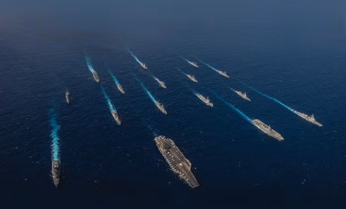 Hai nhóm chuyên gia tiến hành nghiên cứu độc lập đã đề xuất rằng hải quân Mỹ cần có một hạm đội với quy mô từ 480 đến 534 tàu. Kế hoạch trước mắt là tăng lực lượng hải quân lên 355 tàu vào năm 2030.