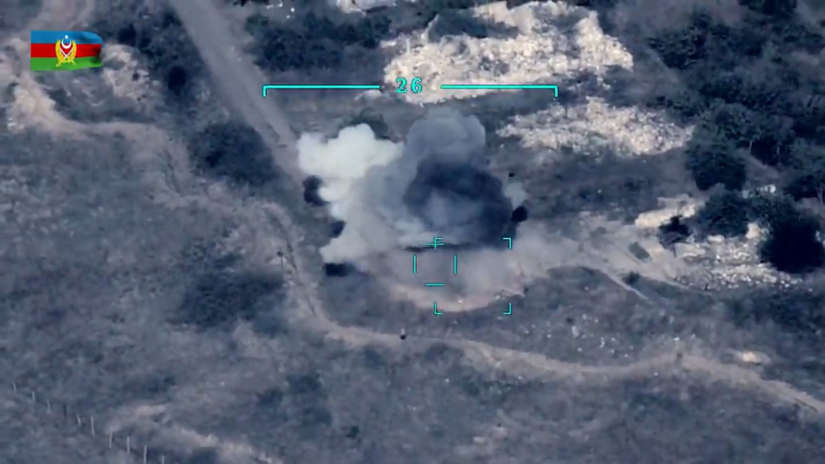 Tổng thống Aliyev thề sẽ trả thù cho máu của các binh sĩ đã đổ xuống, nói rằng quân đội Azerbaijan tiếp tục bắn phá các vị trí quân sự của Armenia, và nhiều thiết bị chiến tranh của họ đã bị phá hủy.