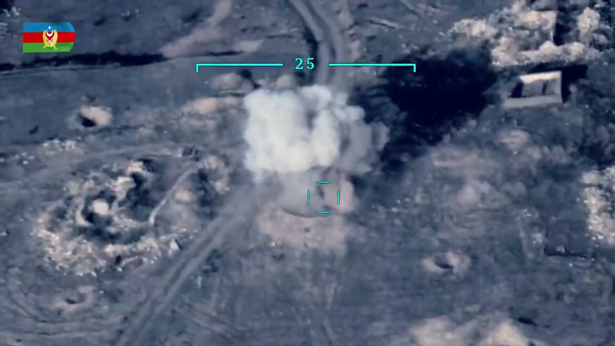 Tổng thống Ilham Aliyev trong bài phát biểu cáo buộc phía Armenia đã bắn vào các khu định cư và vị trí quân sự của Azerbaijan từ nhiều hướng, sử dụng nhiều loại vũ khí khác nhau, bao gồm cả pháo hạng nặng.