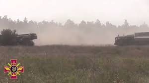 Mặc dù vẫn sử dụng đạn rocket cỡ 300 mm nhưng nhờ áp dụng những thành tựu khoa học công nghệ và kỹ thuật mới mà cả tầm bắn lẫn độ chính xác của Vilkha-M đều vượt trội BM-30 Smerch.