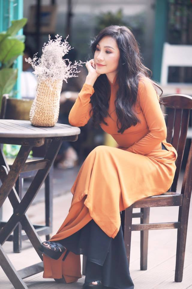 Dù vậy, cô không quá gò ép cơ thể. Chẳng hạn, nếu 2 tuần ăn kiêng thì cô tự cho phép mình một ngày “tự thưởng” những món yêu thích như hamburger, khoai rán… rồi tập thể thao để cân bằng lại.