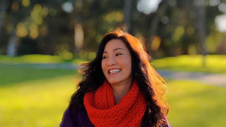 Bên cạnh đó, Hồng Đào cũng thừa nhận công việc của một nghệ sĩ hài giúp cô luôn tràn ngập tiếng cười, từ sân khấu đến ngoài đời.