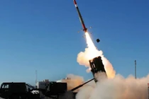 Lockheed Martin dự kiến tăng gấp ba sản lượng tên lửa đánh chặn ‘hit-to-kill’ PAC-3 MSE theo thỏa thuận khung dài hạn với Mỹ, qua đó tăng cường năng lực phòng không - phòng thủ tên lửa Patriot, bổ sung kho dự trữ cho các đồng minh và củng cố nền công nghiệp quốc phòng đa quốc gia có khả năng chống chịu cao (Nguồn ảnh: Bộ Quốc phòng Mỹ)