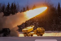 Lữ đoàn Pháo binh Dã chiến 17 thực hành bắn đạn thật hệ thống HIMARS trong khuôn khổ Diễn tập JPMRC 26-02.