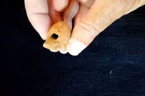 Còi 2.000 năm tuổi tìm thấy trong mộ cổ khiến thế giới sửng sốt