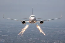 “Pháo đài bay” Boeing 737 với màn trình diễn gây chấn động