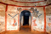 Bức tranh tường kỳ lạ trong lăng mộ cổ Trung Quốc