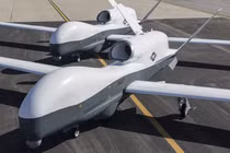 Máy bay giám sát không người lái MQ-4C Triton của Hải quân Hoa Kỳ