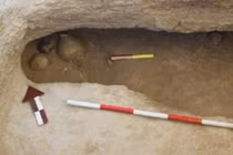 Mở mộ cổ 3.000 năm tuổi, giật mình thấy thứ quái dị