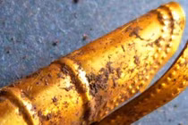 Kho báu vàng 4.300 năm tuổi được 4 học sinh Anh tìm thấy gây sửng sốt