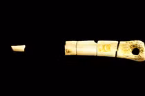 Trâm cài xương đại bàng vàng lộ diện, sững sờ lai lịch thật 