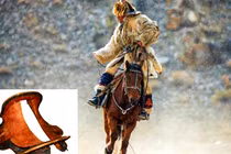 Tìm thấy yên ngựa gỗ cổ nhất thế giới, chuyên gia sốc vì... 