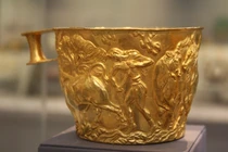 Nghệ thuật Hy Lạp cổ đại qua cặp cốc vàng Vapheio