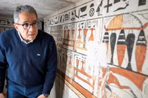 Phát hiện nhiều lăng mộ cổ gần Kim tự tháp Ai Cập 