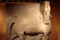 Phát hiện tượng bò Lamassu có cánh lớn nhất thế giới