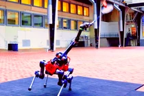 Robot bốn chân chơi cầu lông cùng con người