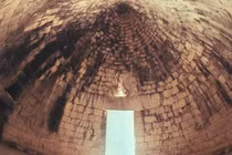 Mở mộ cổ Hy Lạp, lóa mắt với hàng trăm hiện vật vàng lấp lánh