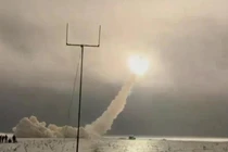 Phóng tên lửa FP-5.