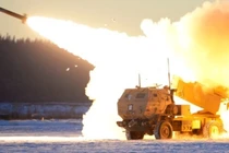Vụ phóng rocket từ hệ thống pháo phản lực HIMARS của Lục quân Mỹ