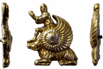 Tượng hiệp sĩ trong vỏ ốc sên gây sốc, meme Trung Cổ có thật?